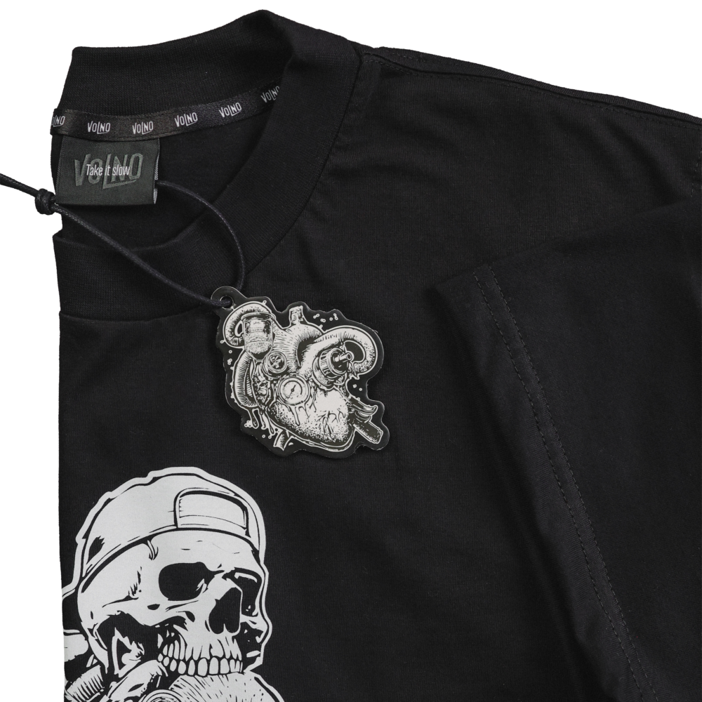 VOLNO HECTOR. Czarna koszulka oversize streetwear, szkielet z mechanicznym sercem w dłoniach - VOLNO