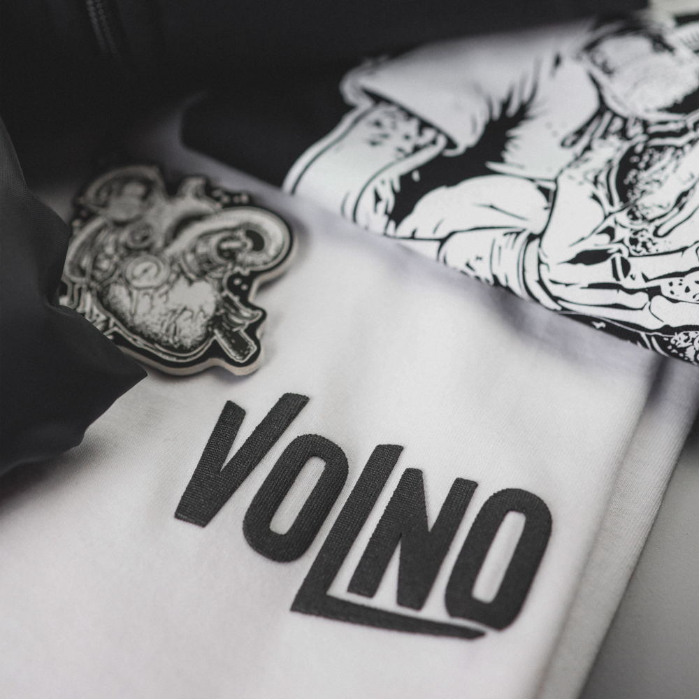 VOLNO BRAVE HEART. Biała koszulka oversize streetwear z mechanicznym sercem 6500 RPM - VOLNO
