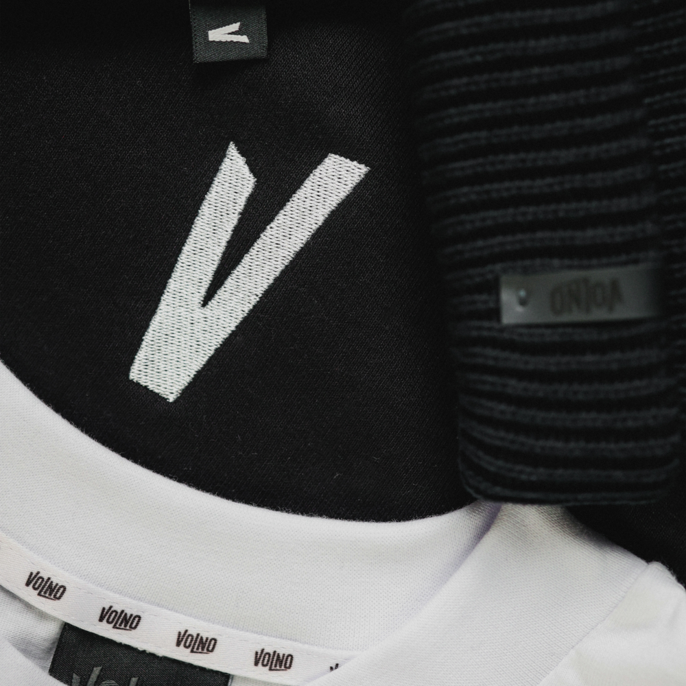 VOLNO LEON. Czarna czapka beanie. Streetwear turbo minimalist. - VOLNO