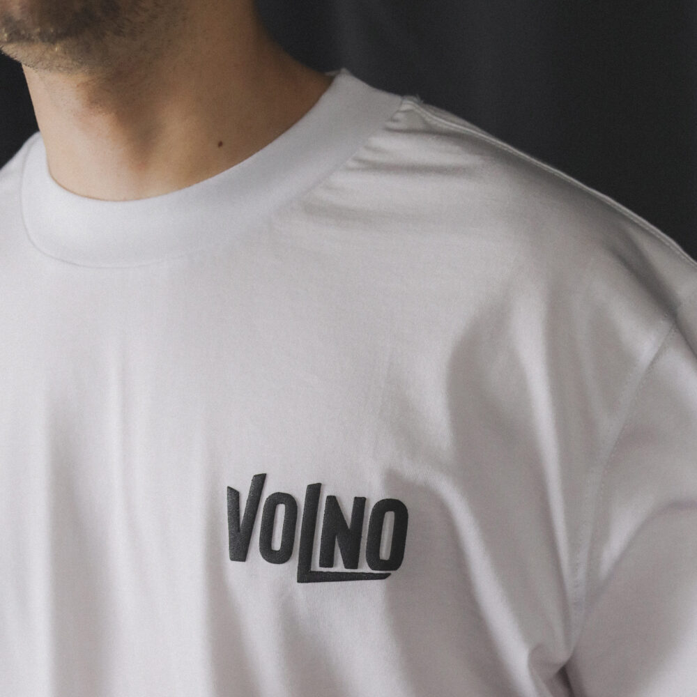 VOLNO BRAVE HEART. Biała koszulka oversize streetwear z mechanicznym sercem 6500 RPM - VOLNO