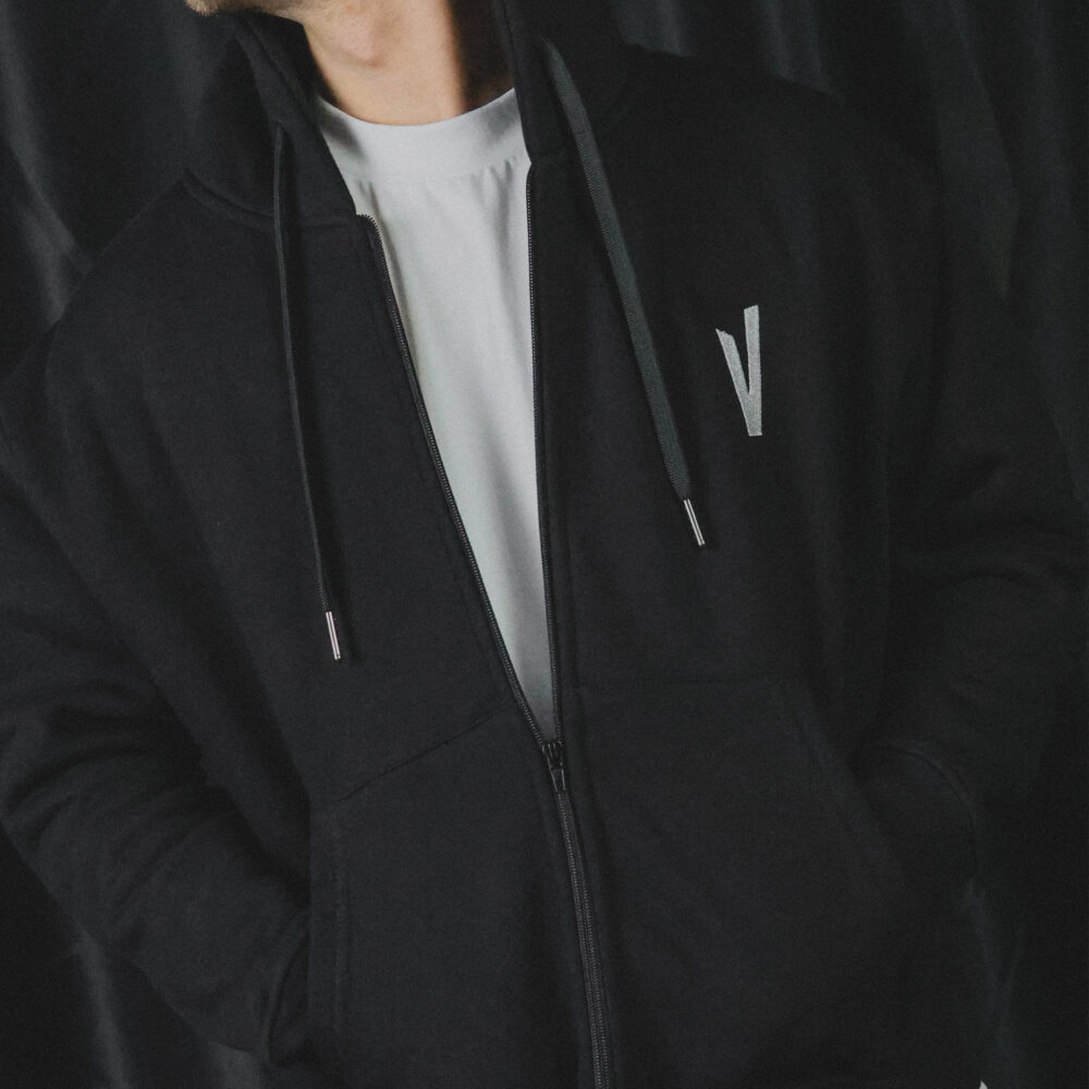 VOLNO ROBIN HOOD. Czarna bluza oversize. Streetwear w stylu pit lane. - VOLNO