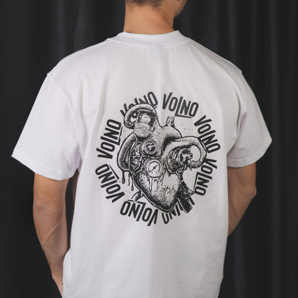 VOLNO BRAVE HEART. Biała koszulka oversize streetwear z mechanicznym sercem 6500 RPM - VOLNO