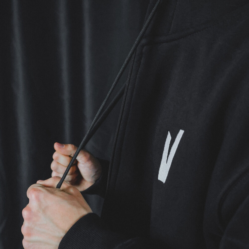 VOLNO ROBIN HOOD. Czarna bluza oversize. Streetwear w stylu pit lane. - VOLNO